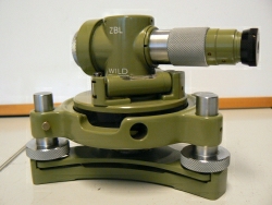 Wild Heerbrugg ZBL op- en aflood instrument en GDF stelschroevenblok